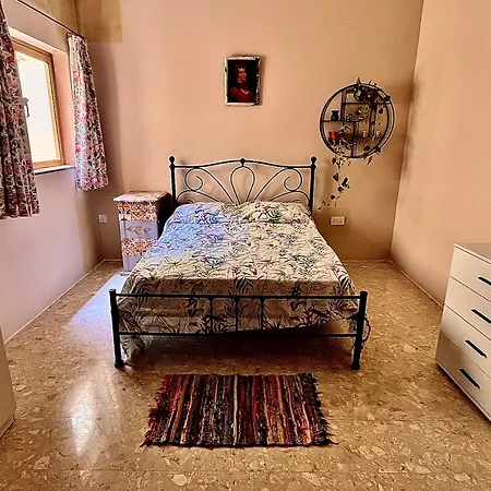 In Beautiful, Spacious Maltese Maisonette Homestay *